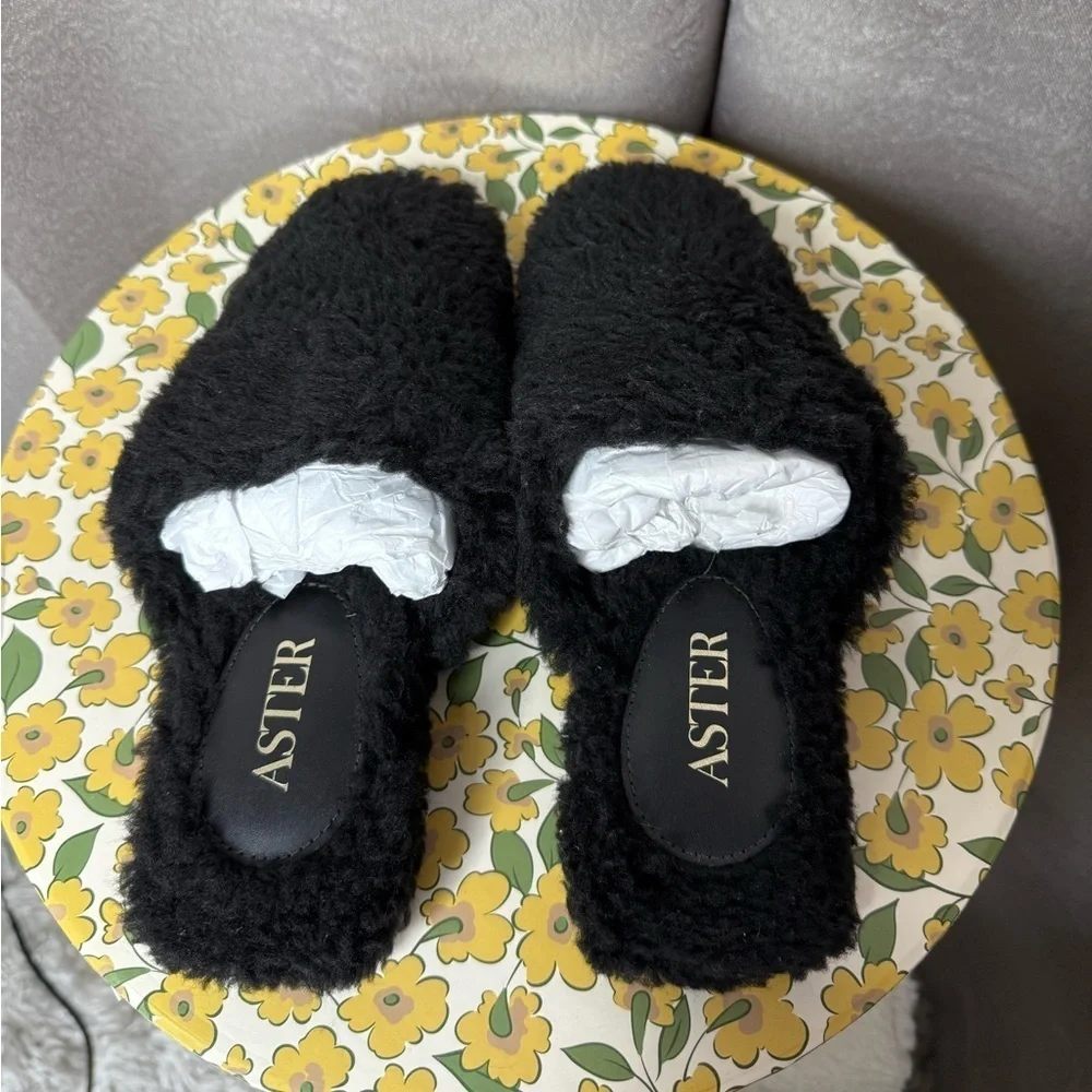 NEW ASTER Faux Fur Square Toe Mule Flat Black Women’s Sz 5